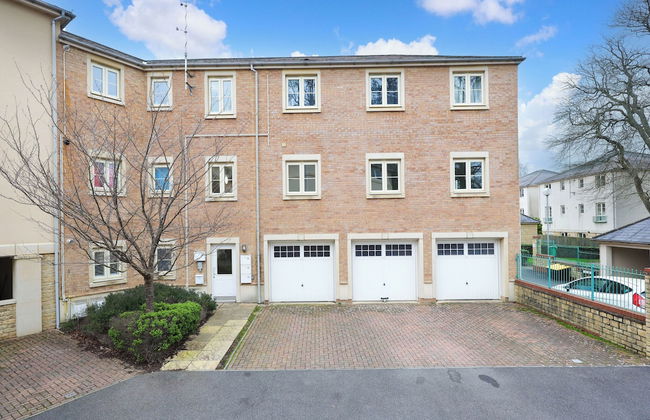 Stylish Flat With Sofa Bed in Malmesbury - Photo 21