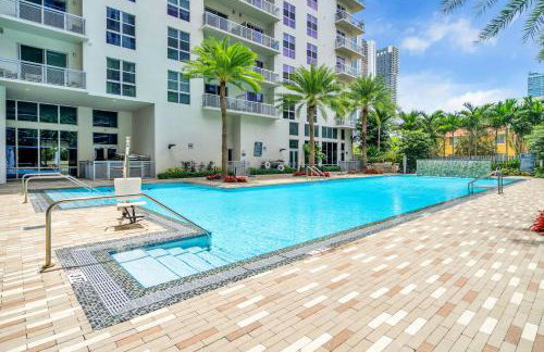 Bright and Airy 2 Bed on Biscayne Blvd with Free Park - Foto 36