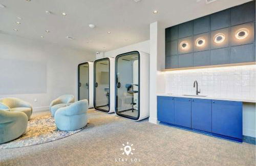 Chic 2BR Apartment Gym & Balcony Views - Foto 75