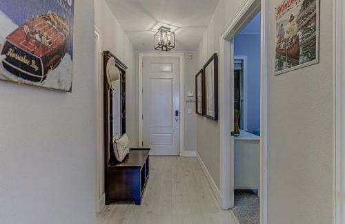 Chic 3BDR for 6 with Pool & Hot Tub Overlooks Marina - Foto 7