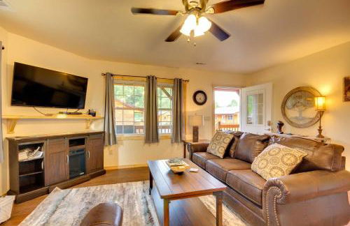 Smoky Mountain Cabin with Hot Tub and River Views! - Foto 3