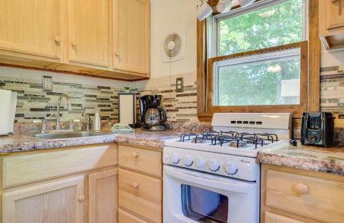 Walk to Lakefront! Cabin 21 Mi to Boyne Mtn Resort - Foto 9