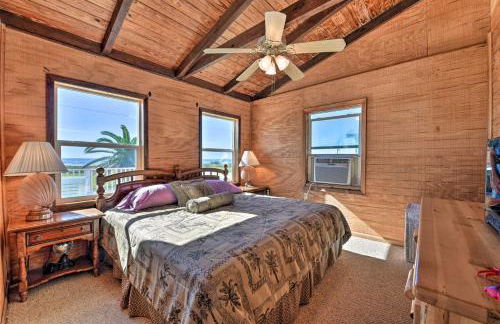 Oceanfront Sargent Beach Home with Dock! - Foto 10