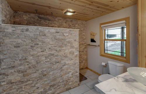 Cozy Home, Hot Tub, Dock, Kayaks, Swimming & More! - Photo 17