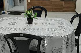 Garagem para 3 carros Morada Valentim é uma Casa dois quartos climatizada em Paracuru, 2 decks, piscina, portão automático, cerca elétrica com conforto e qualidade para você! - Foto 13