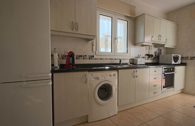 Sunny 3BR Villa w/ Endless Views & Heated Pool - Walk to Beach & Dining - Foto 11