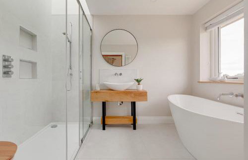 Grafton Fields near Silverstone - Photo 14