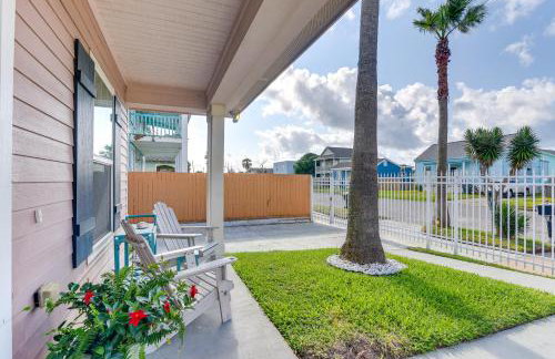 Walk to Beach Family Home with Patio in Galveston - Foto 31