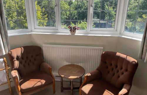 Private 1-bedroom apartment in Raynes Park - Foto 6