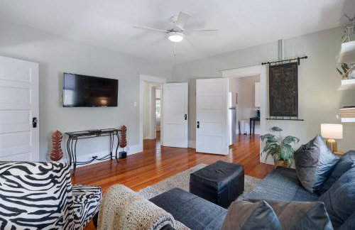 Old City Hideout l Historic l Walk to St George - Foto 12