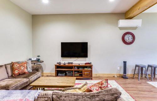 Family Cabin with Private Hot Tub and Views in Boone! - Foto 13