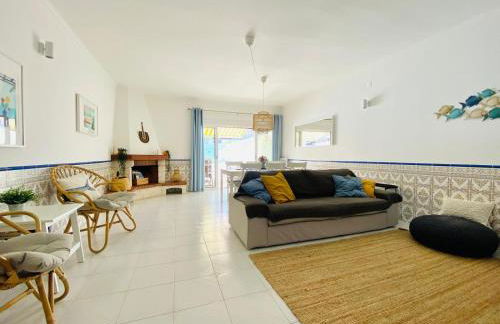 StaySalty - Resort Style Family Beach House with Pool - Foto 16