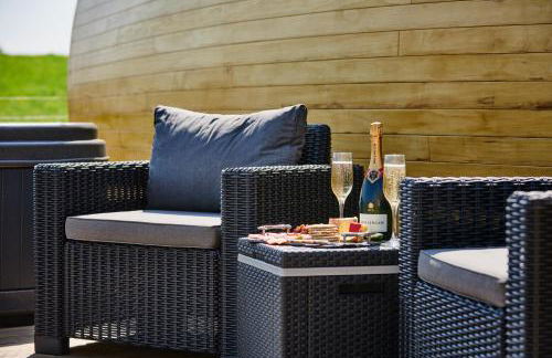 Luxury Hideaways - Photo 7