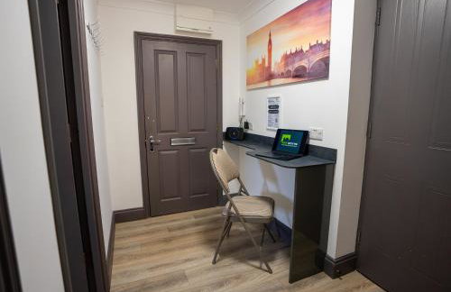 Penthouse 3 Bed, Large HotTub Long stay Discount - Photo 14