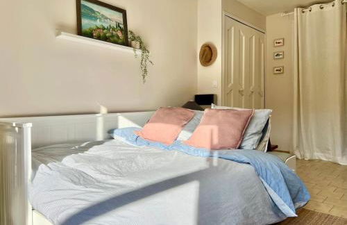 Beautiful studio terrace with Esparron lake view 4 people - Foto 13