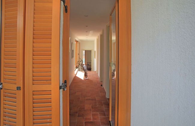 Spacious Villa with a Swimming Pool - Foto 18