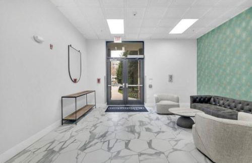 The Tar Heel - Stylish 4BR with City Views - Free Parking - Gym - Foto 26