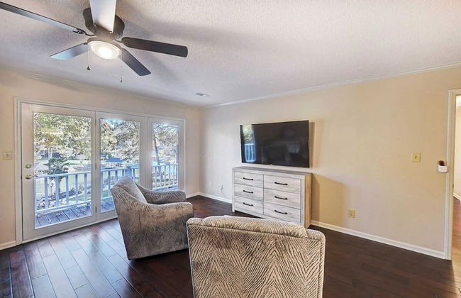 Lakefront Home Private Dock, Tiki Bar, Firepit Shore to Please by Avantstay - Foto 39