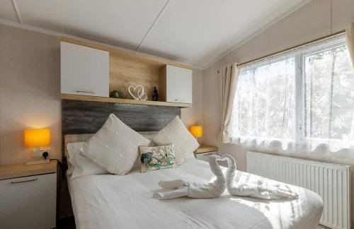 Lake View Escape - Fishing Lakes, Heated Outdoor Swimming Pool 500yrds on Sister Park , Pool Open April to September - Foto 22