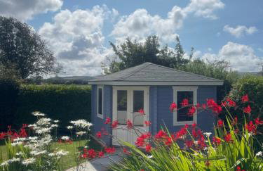 Three Gables, West Wight village house, Sleeps 10 - Photo 4