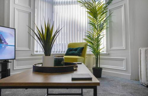 Spacious & Modern Oasis, 4-Bed House, Sleeps 7 - Foto 9