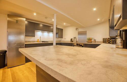 Contractor Stay Sleeps 4 - Large Living Space - Parking - Bridgwater - Foto 8