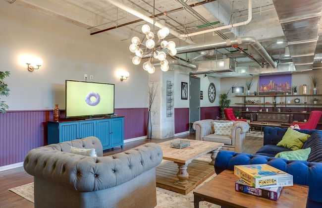 Downtown Dallas Gorgeous 3 BD, Pool & Gym - Photo 10