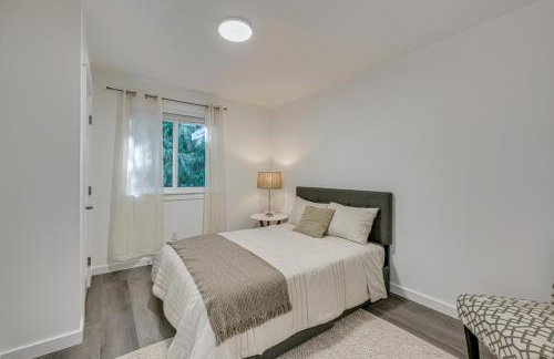 Waterfront Patio! Stylish Family Home in Everett - Photo 20