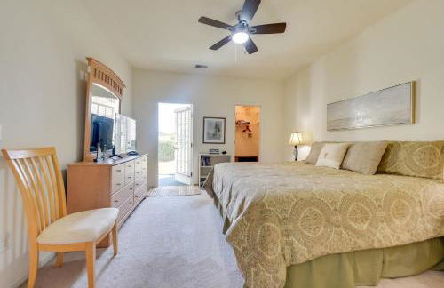 Pond Views and Community Perks Sunset Beach Condo! - Foto 12