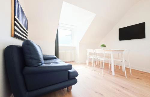 Tolstov Apartments - 3 Room Attic Apartment - Kitchen - 5 min to Messe DUS - Foto 4
