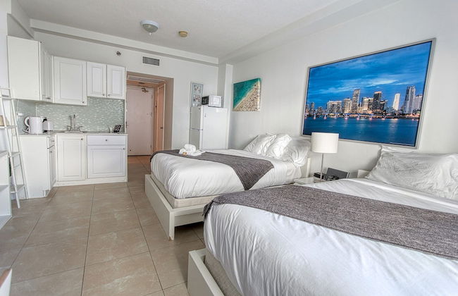 Deluxe Studios and Apartments at the Casablanca - Photo 35