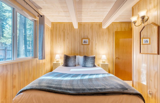 Lundy Bearden Serene Tahoe Retreat With Deck Fireplace and Forest Views - Foto 24