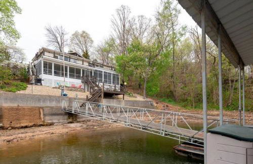 Serene Duplex Lakefront Retreat: sleeps up to 20 - Foto 29