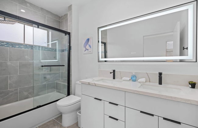 Not Affected by the Fire/modern Spacious Home With Parking & Fully Equipped Kitchen #3 - Foto 36