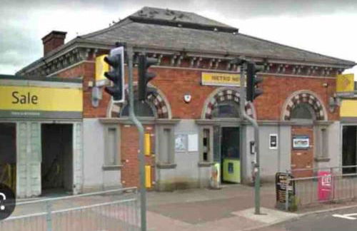 Stylish 1 Bedroom, 2 bed Basement Flat With Free Parking - Photo 15