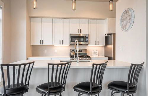 Cozy Downtown Condo with Jacuzzi 5 Min to Resort - Foto 12