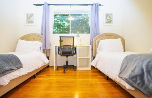 Central 3BR Home Steps from Castro St - Foto 4