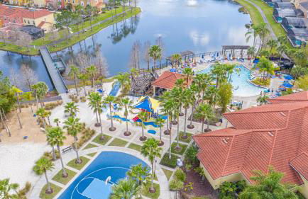 Disney Dream with Hot Tub, Pool, Xbox, Games Room, Lakeview, 10 min to Disney, Clubhouse - Foto 4