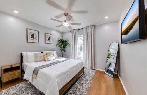 Beautiful home, centrally located to Parks with Pool - Foto 26