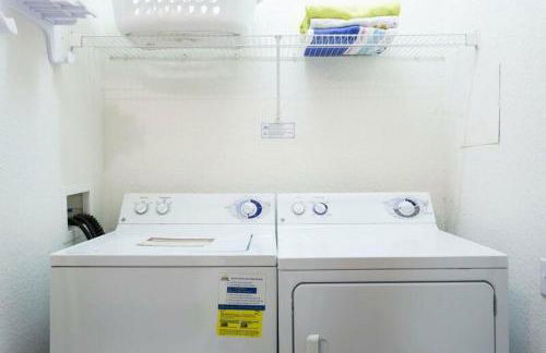 Fantastic Condo - 2 Miles from Disney Pool View Windsor Hills - Foto 27