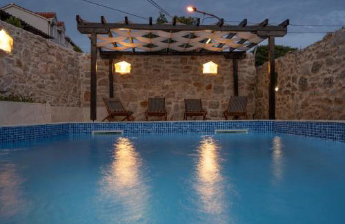 House AnaDora with pool - Zlarin - Photo 41