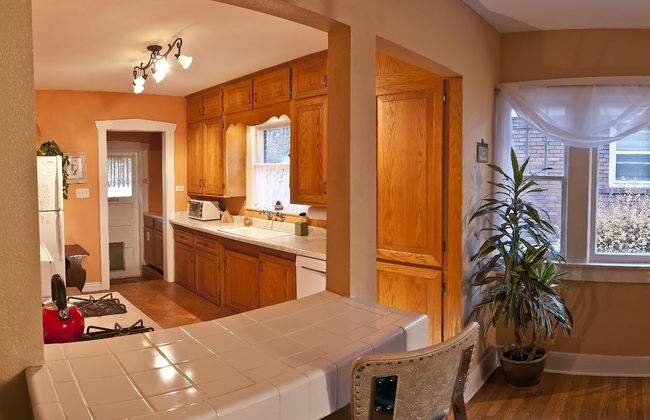 Downtown House with a Big Back Yard - Photo 4