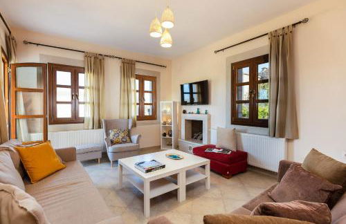 Ilys Home, a Country-chic Retreat with Pool & BBQ, By ThinkVilla - Photo 24