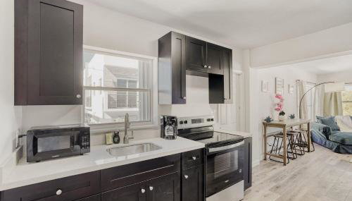Lauderdale Breeze Villas - Luxury 3 BR Coastal Retreat - Foto 4, pet friendly