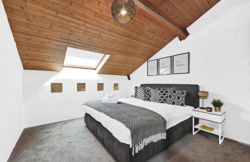 Large Industrial Style 2 Bedroom Apartment Short Term Rental & Flexible Renting Canary Wharf With Free WiFi - Photo 17