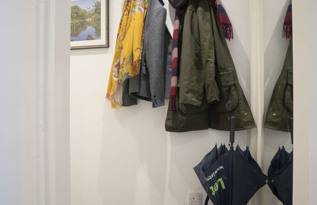 Top of the Bank Apartment - Photo 20