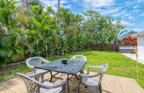 Ventur Tropical w Hot Tub Close to Beach - Photo 8