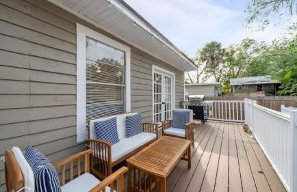 Modern Moroccan Villa w/ Firepit, BBQ + Game Room! - Foto 18