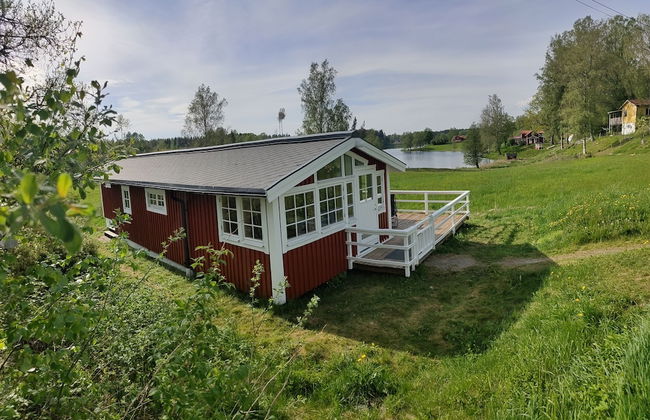 Charming 2-bed House at the Lake Close Gustavsfors - Foto 1