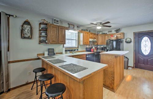 Waterfront Home with Fire Pit on Table Rock Lake - Foto 8